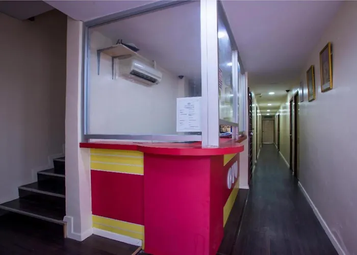 Oyo 90281 Hotel Taj Seksyen 13