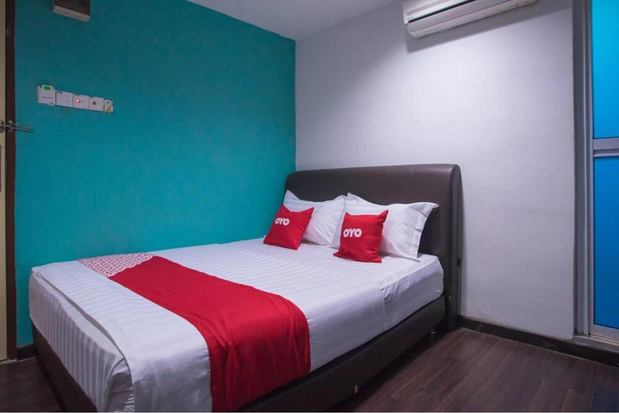 Oyo 90281 Taj Seksyen 13 2*