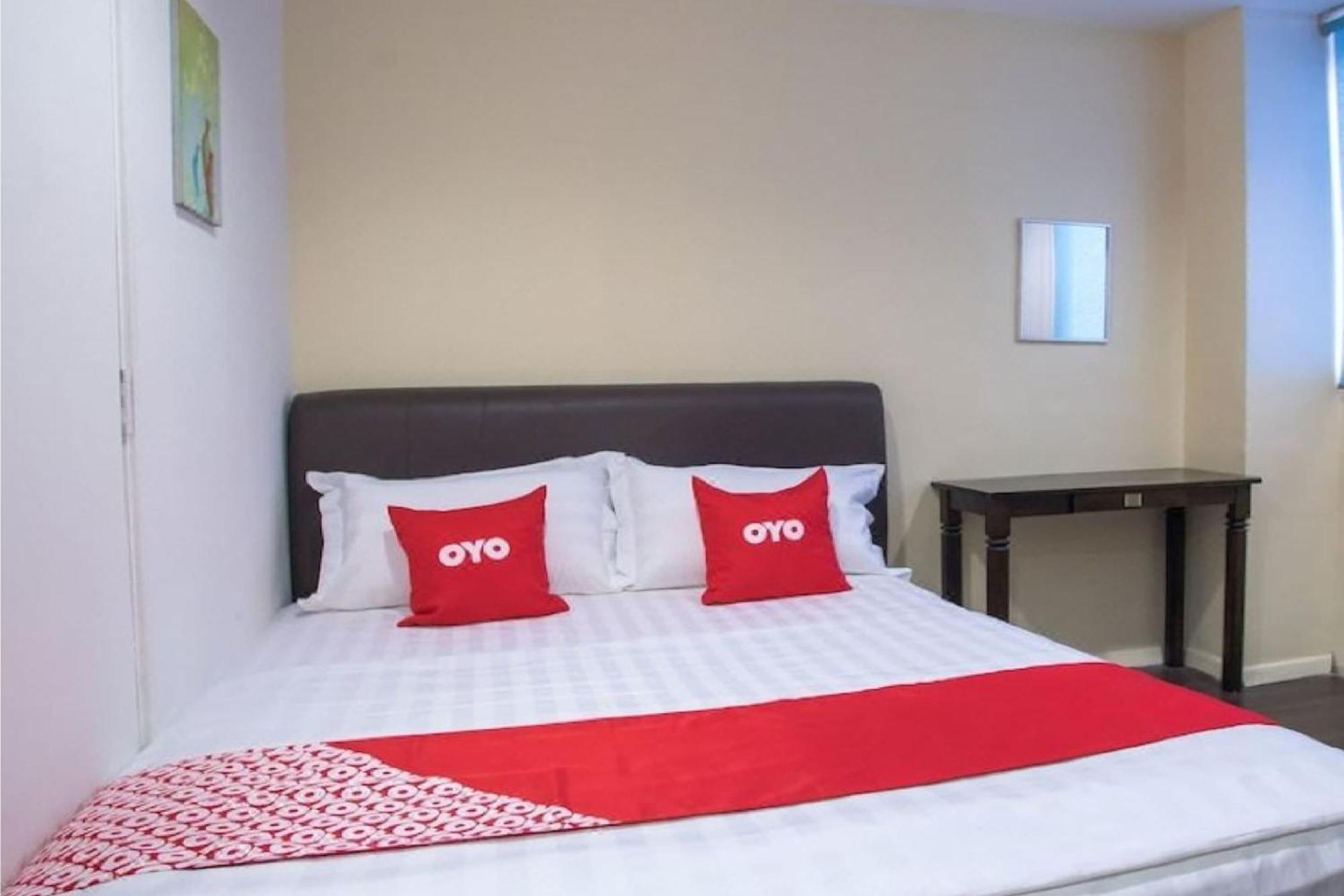 Oyo 90281 Taj Seksyen 13 Hotel
