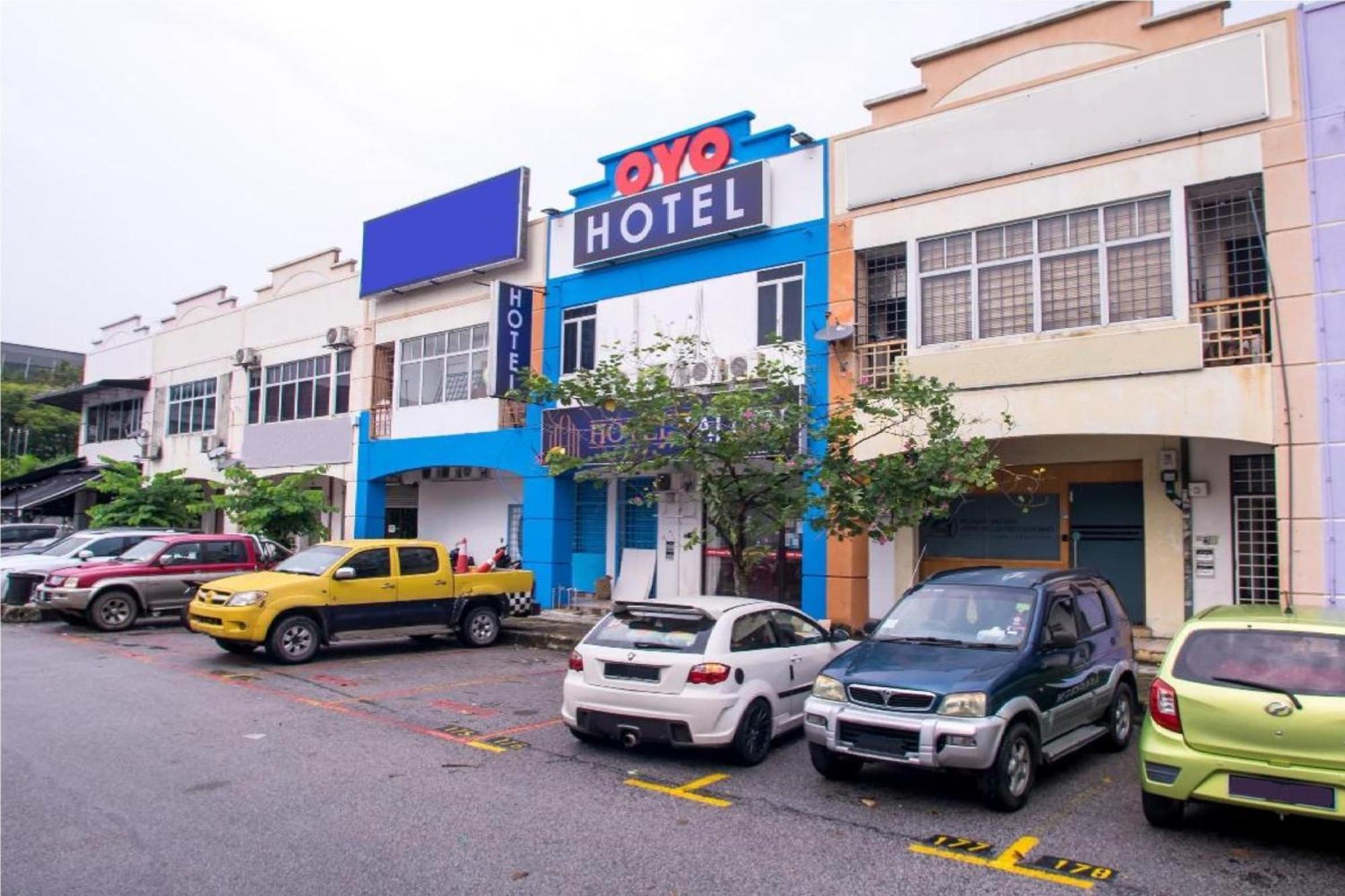 Hotel Oyo 90281 Taj Seksyen 13 2*